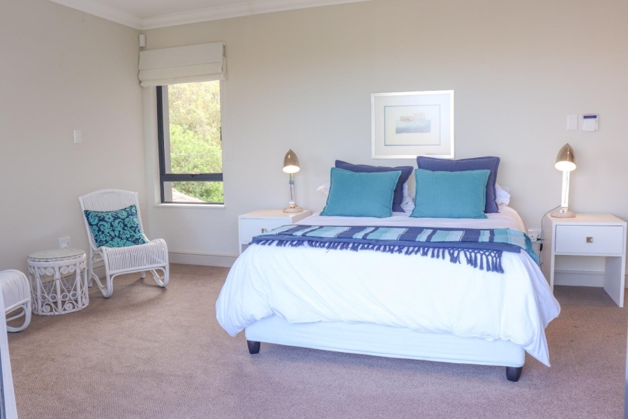 To Let 6 Bedroom Property for Rent in Voelklip Western Cape